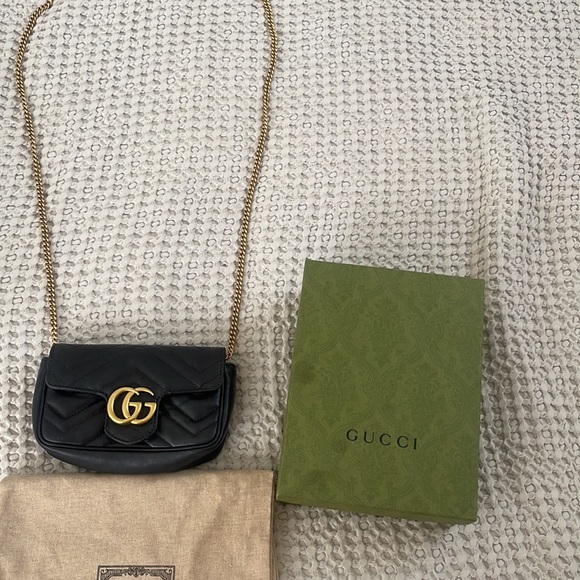 Almost new weared couple of times . Gucci bag with gold chain and dust bag - Picture 2 of 5